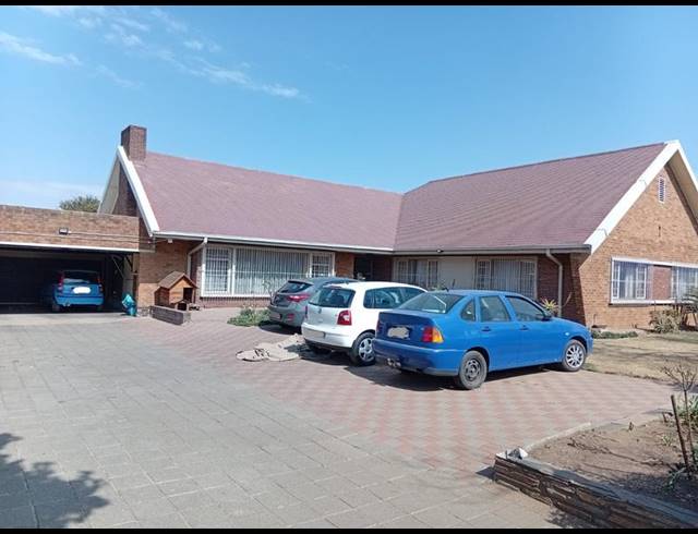 4 BEDROOM HOUSE FOR SALE IN PARKDENE